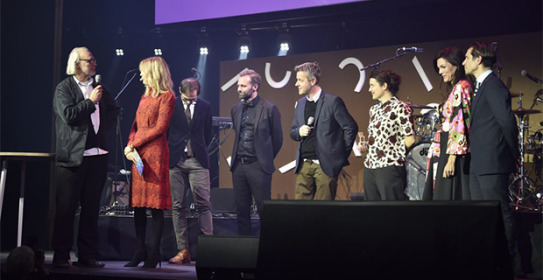 Vinnare av Guldstolen 2016 tar emot priset på scenen. Jonas Bohlin vid mikrofonen. Foto: Jonas Eriksson