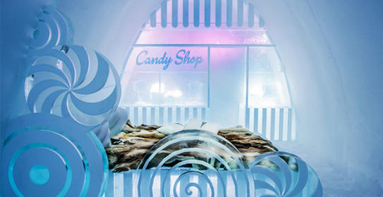 Candy shop , ett av temarummen på årets Icehotel.