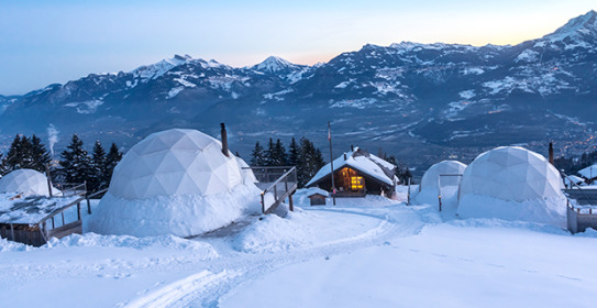 Whitepod Hotel i Schweiz Foto: Getty Images/momondo