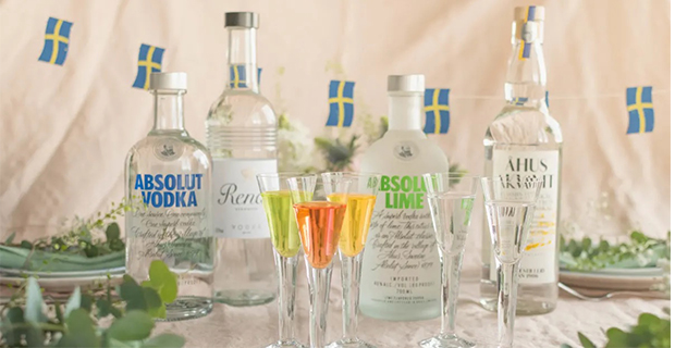 Färgad snaps med recept av bartendern Björn Kjellberg.