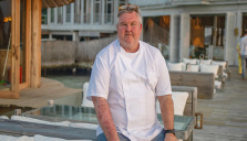 Mattias Dahlgren öppnar restaurang på en tropisk ö