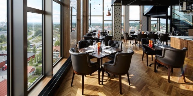 Restaurangen högst upp i huset har fönster från golv till tak. Foto: Måns Berg.